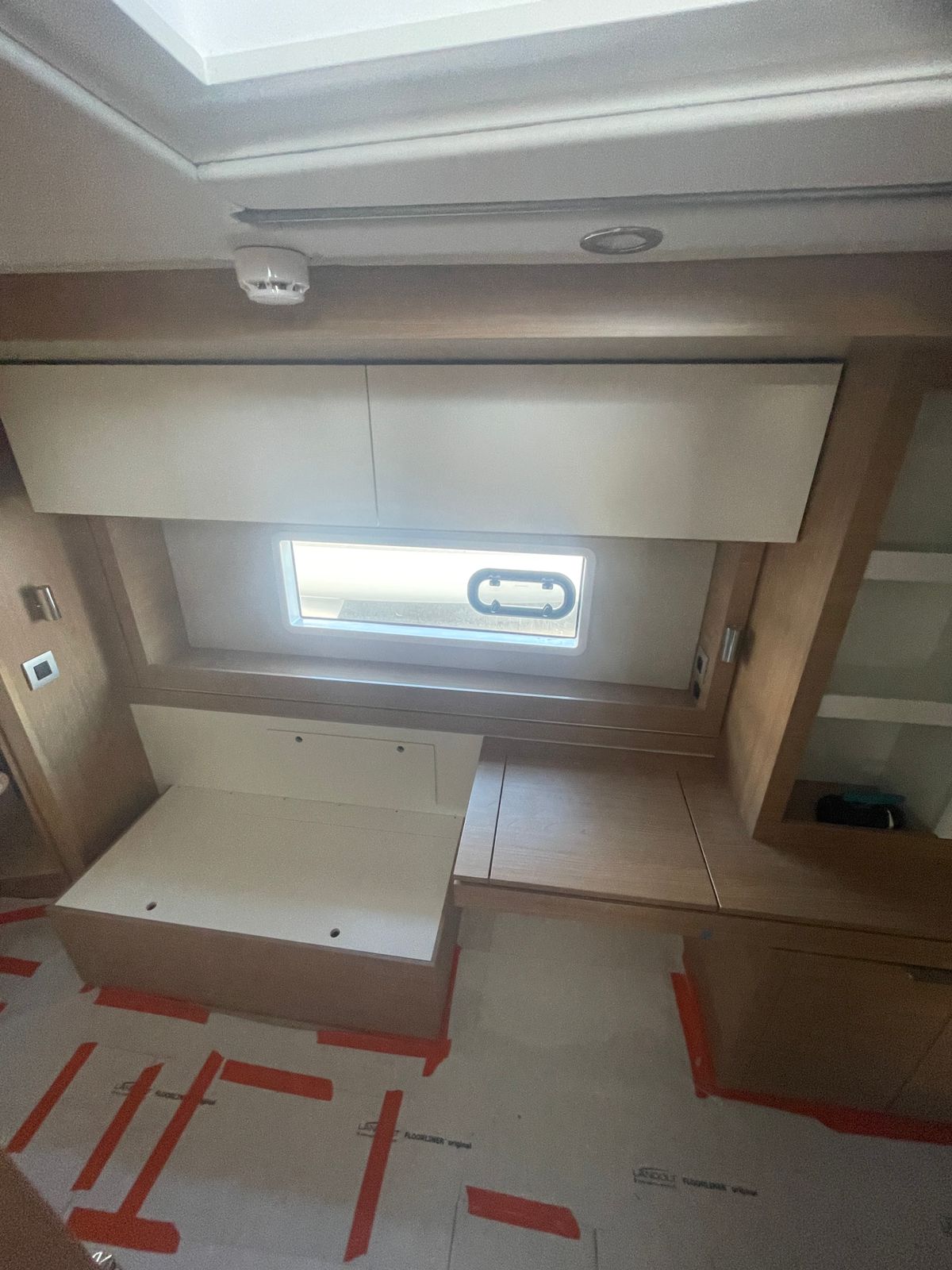 Bali 4.2 Interior Slide