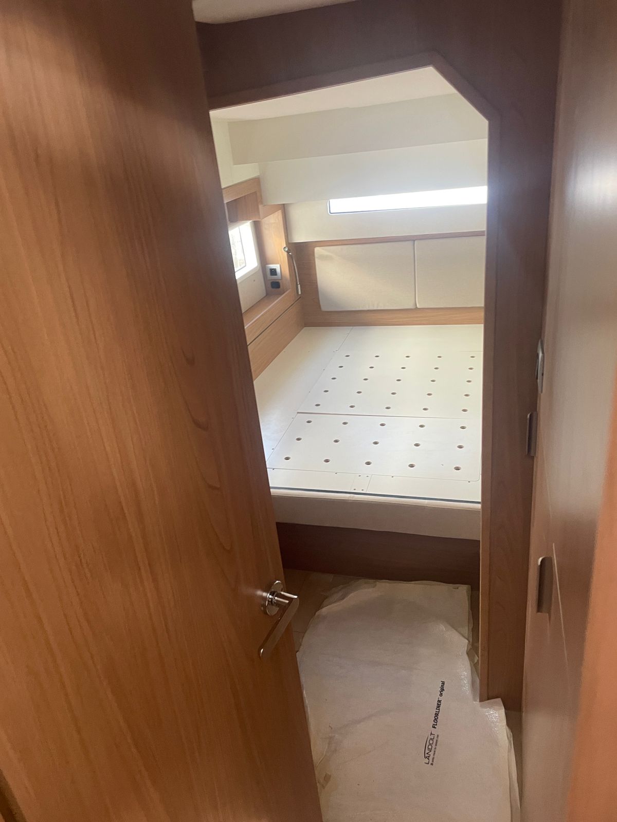 Bali 4.2 Interior Slide