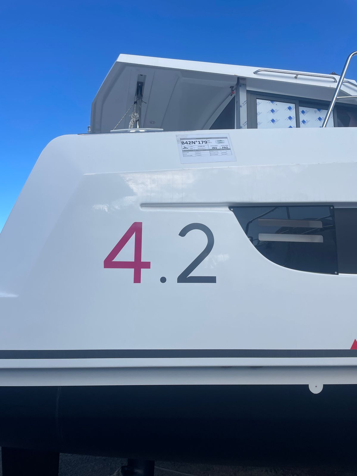 Bali 4.2 Exterior Slide