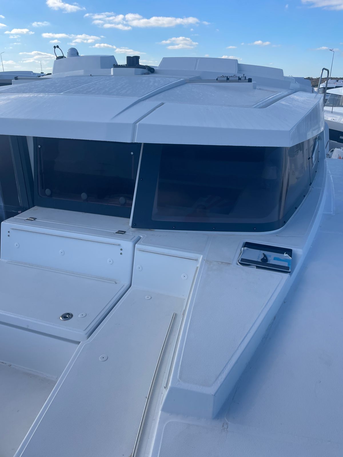 Bali 4.2 Exterior Slide